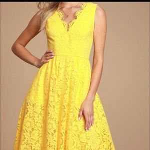 Lulu's yellow Midi lace dress.
